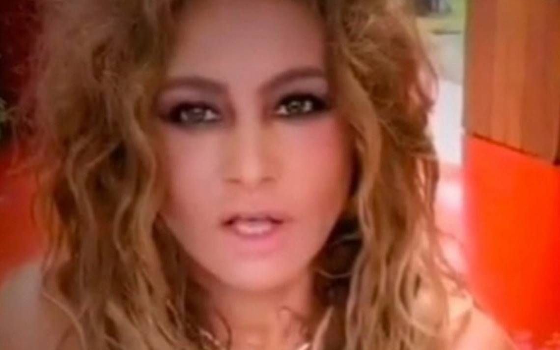 paulina-rubio-da-show-virtual-por-covid-19-pero-se-le-olvida-letra-de